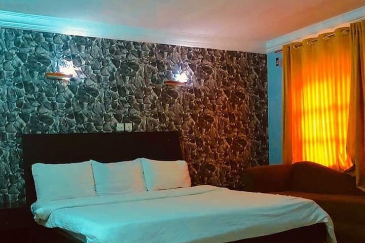 Room 3 of 27