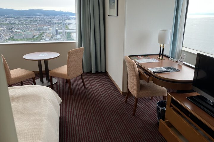 Room 9 of 85