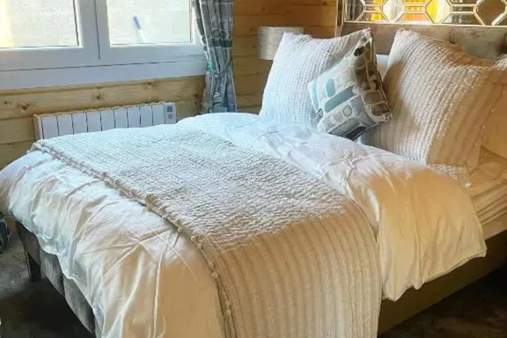 Room 4 of 18