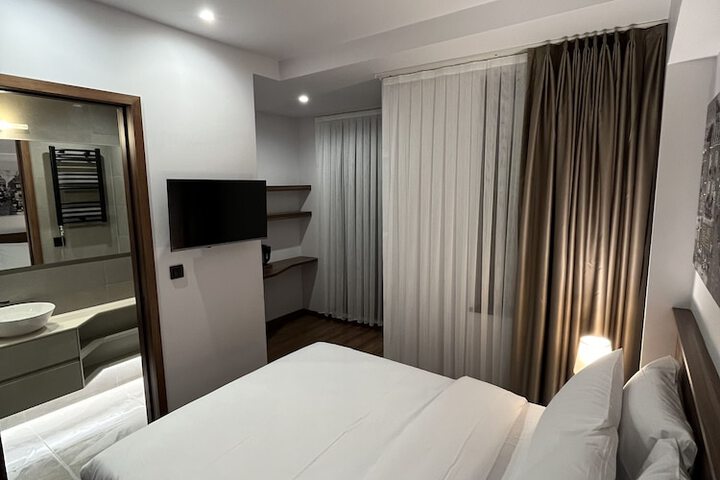 Room 9 of 21