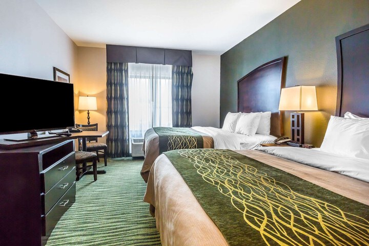 2 Queen Beds Accessible (4 of 16)