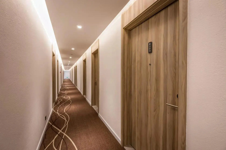 Room 9 of 22