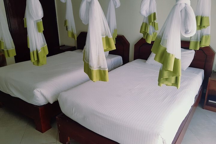 Room 13 of 80
