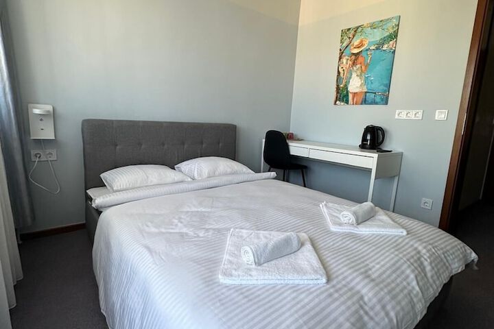 Room 12 of 84