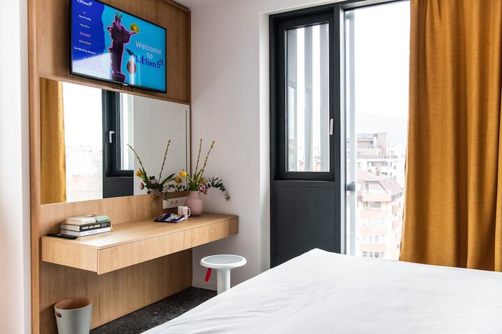 Room 44 of 114