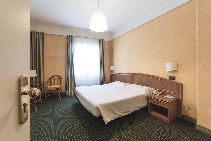 Room 9 of 20