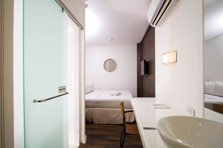 Room 12 of 27