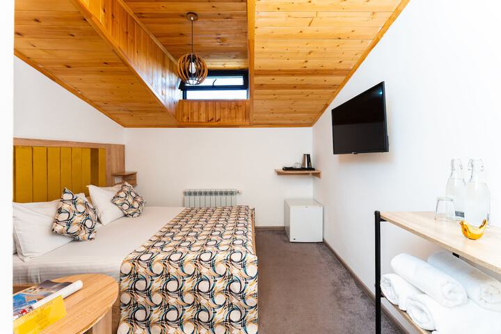 Room 115 of 175