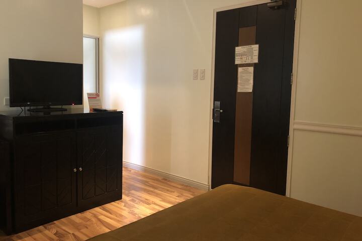Room 6 of 66