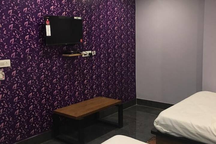 Room 9 of 18