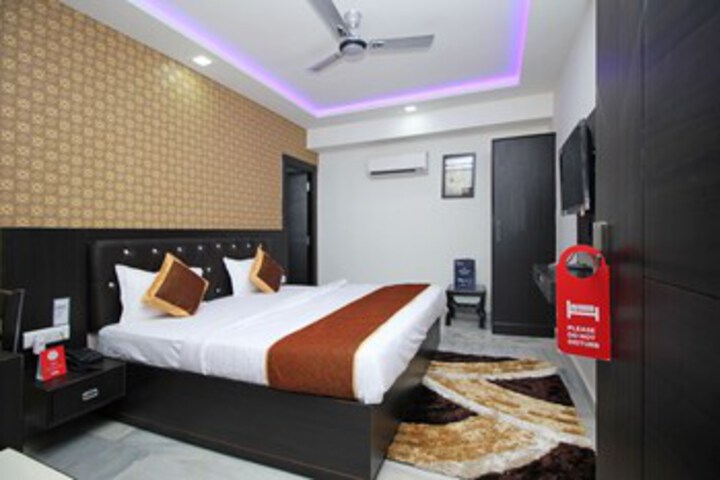 Room 8 of 20