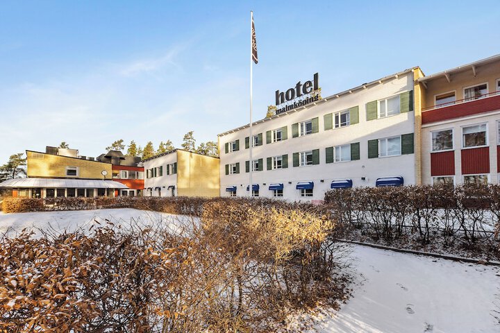 Hotel Exterior 64 of 67