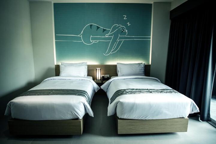 Room 15 of 33