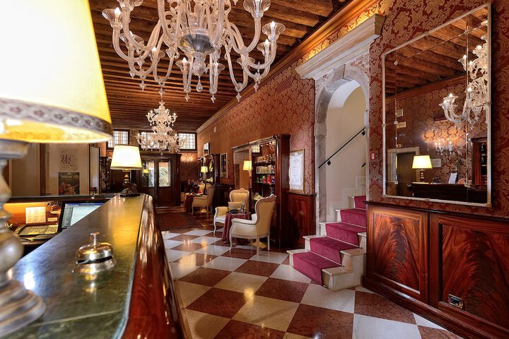 Entrance & Lobby