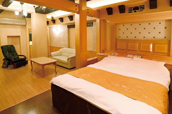 Room 4 of 27