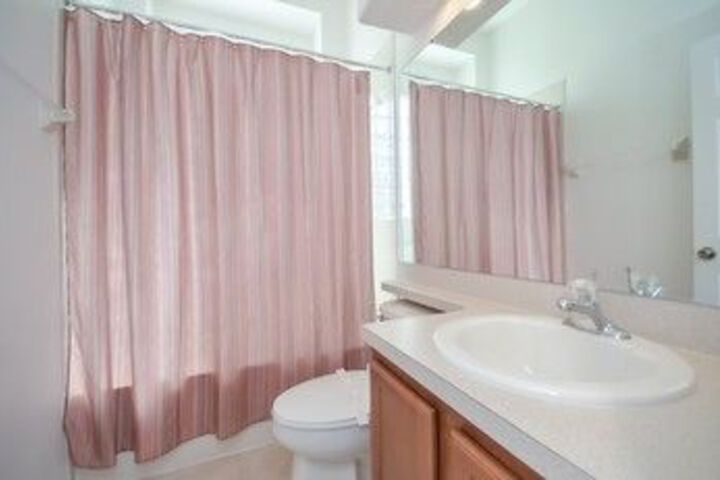 Room 4 of 25