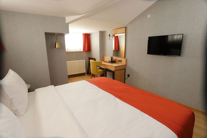 Room 16 of 31