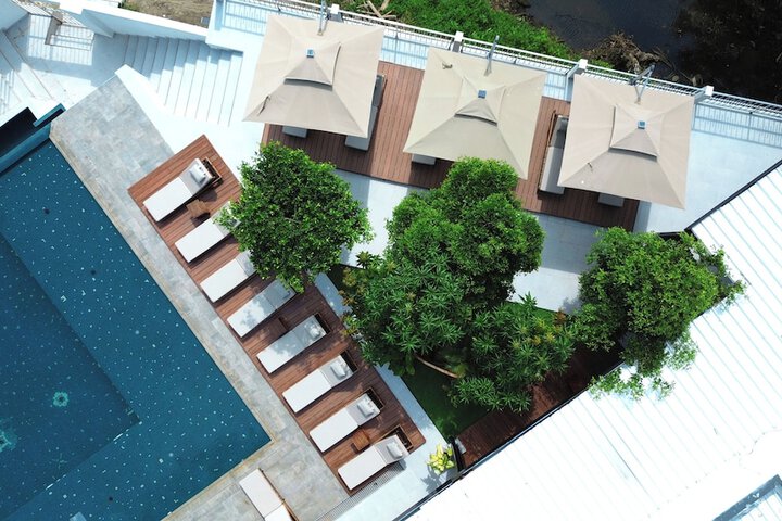 Pool 40 of 74