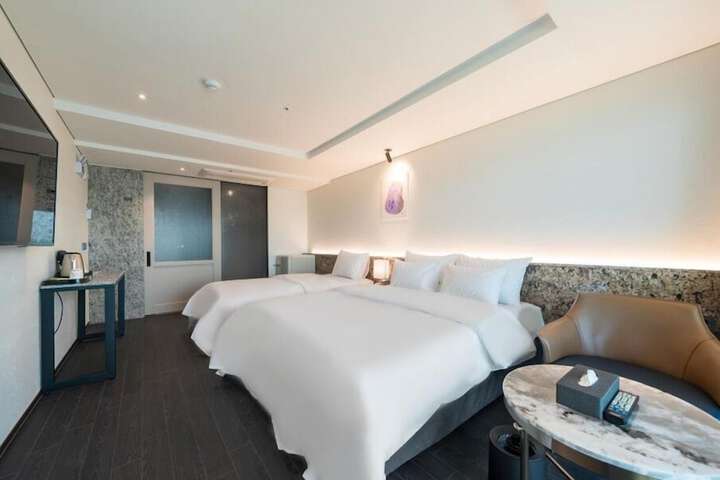 Room 21 of 40