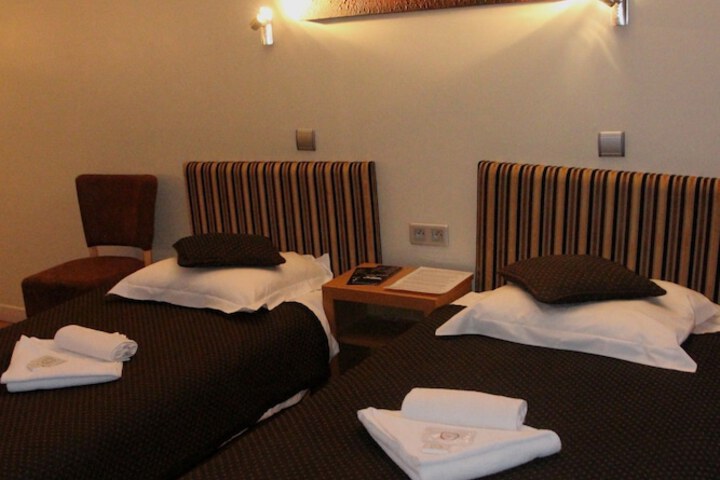 Room 4 of 83