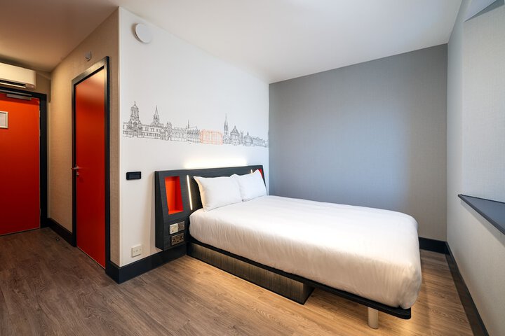 Room 18 of 39