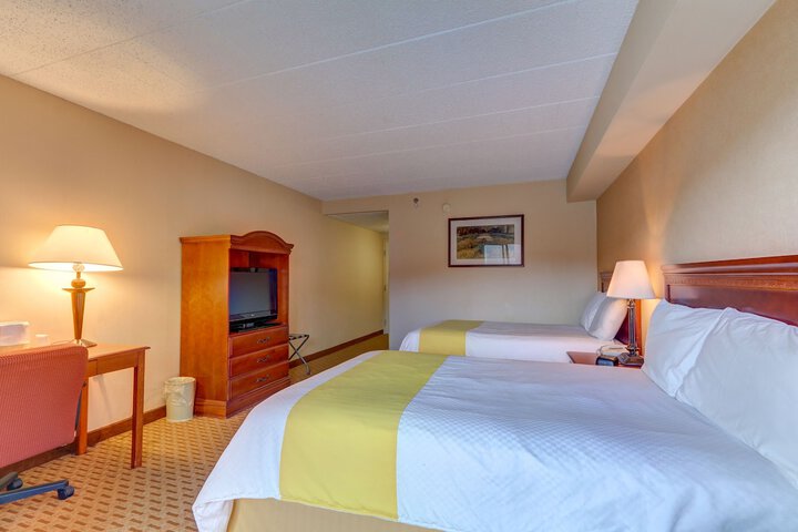 2 Queen Beds (4 of 7)