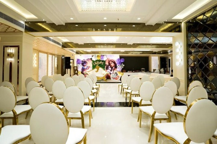 Ballroom/Hall 26 of 27