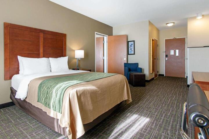 1 King Bed Mobility Accessible (12 of 23)