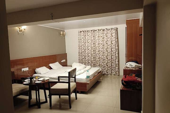 Room 4 of 13