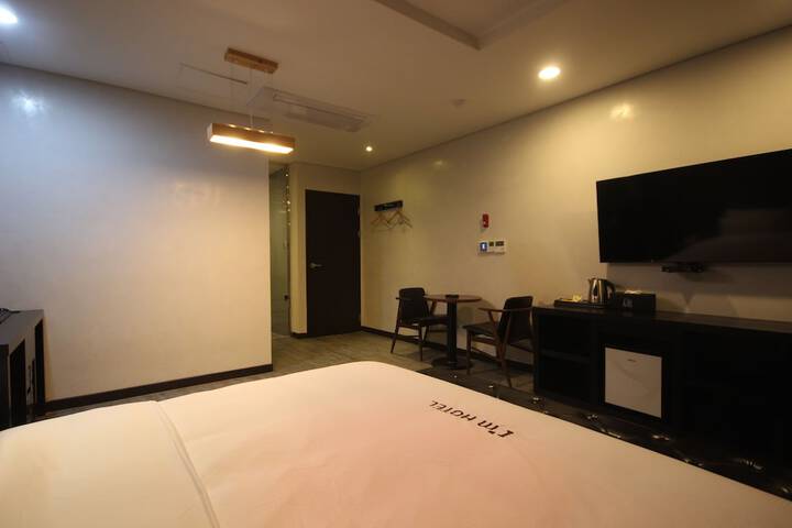 Room 6 of 48