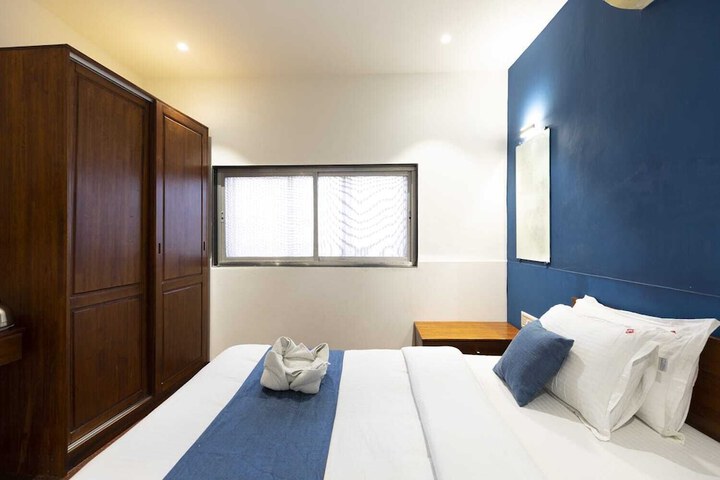 Room 4 of 25