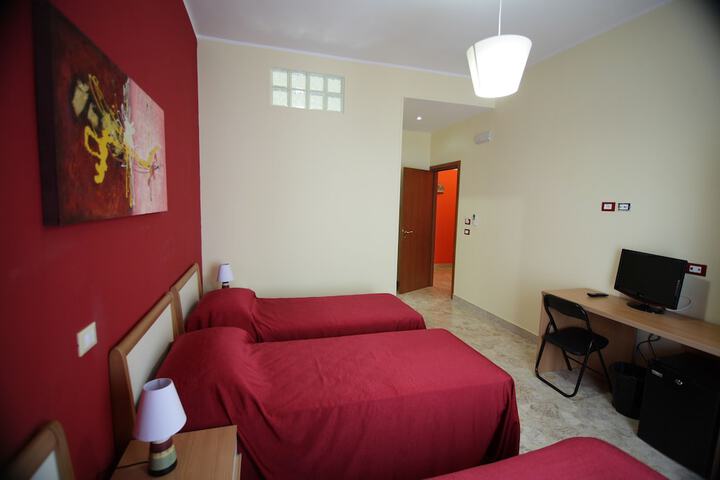 Room 4 of 35