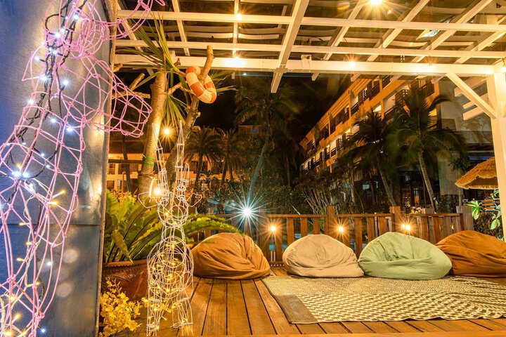Hotel Exterior 214 of 217
