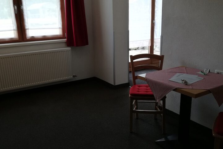 Room 30 of 106