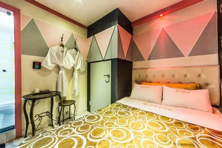 Room 2 of 11