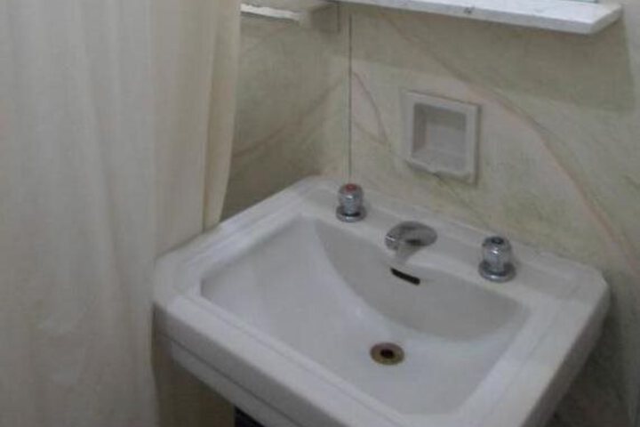 Room 8 of 12