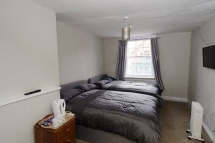 Room 8 of 12