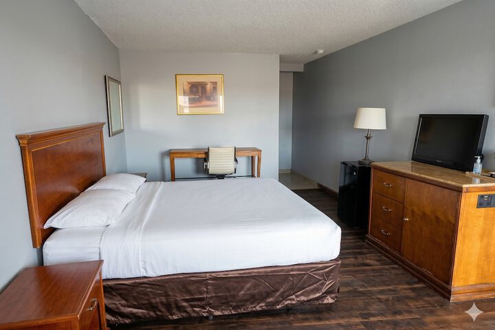 Room 6 of 18
