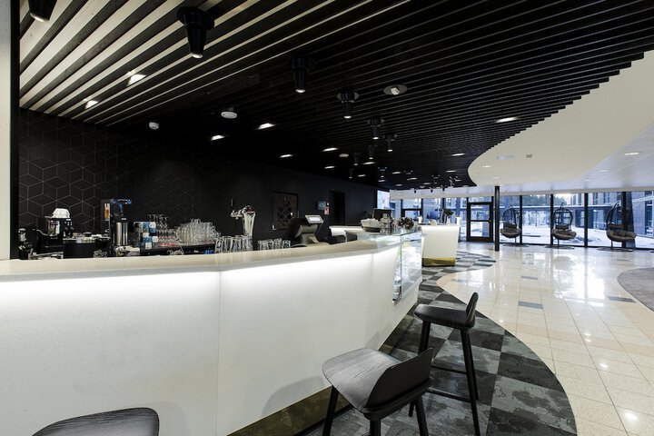 Entrance & Lobby