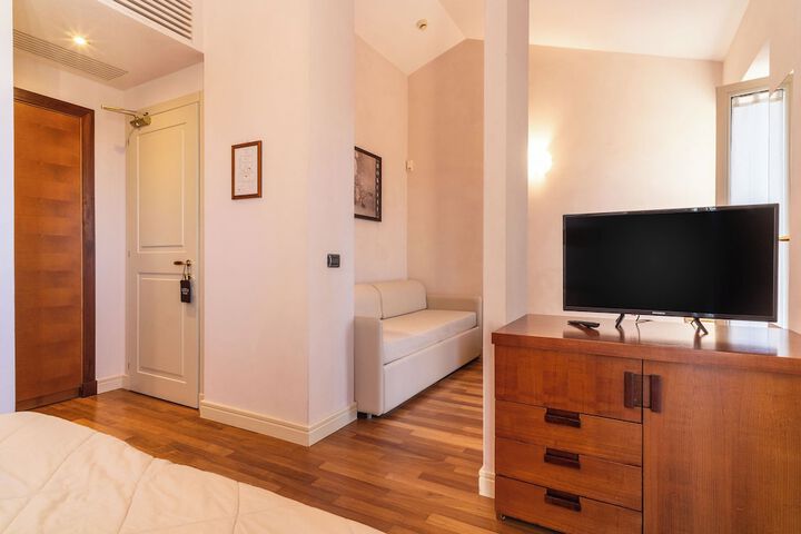 Room 30 of 89