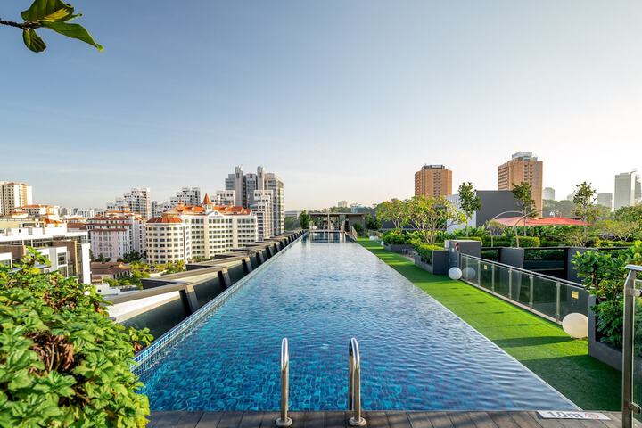 Hotel Pool