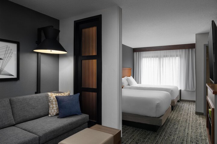 Room 10 of 28
