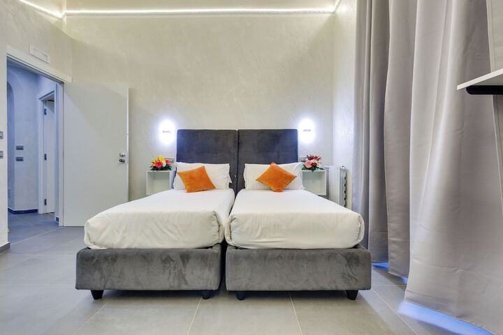 Room 12 of 32