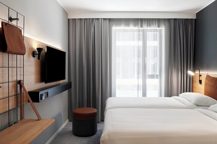 Room 10 of 31
