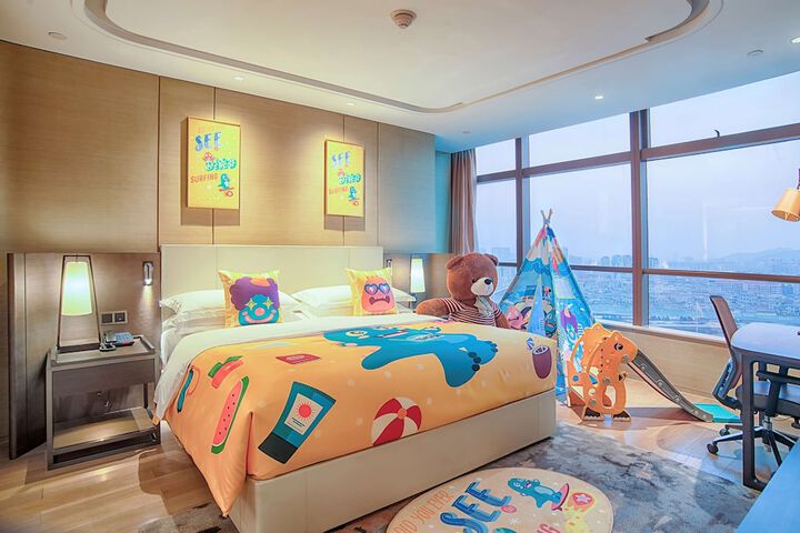 Room 10 of 100