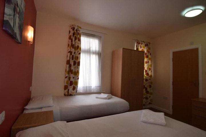 Room 16 of 40