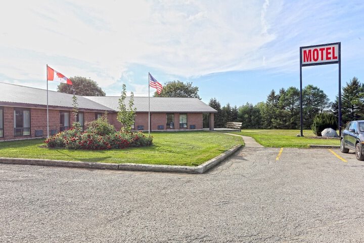 Hotel Exterior 75 of 79