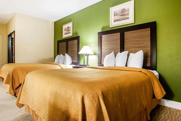 2 Queen Beds (2 of 21)