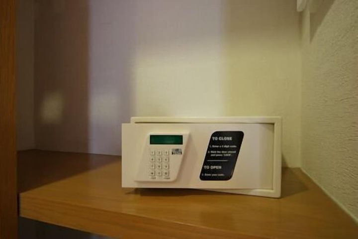 Room 15 of 28
