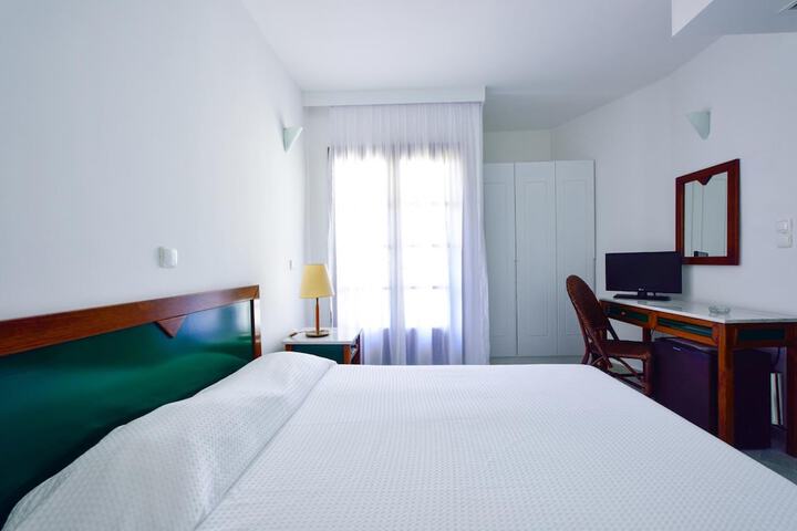 Room 16 of 36